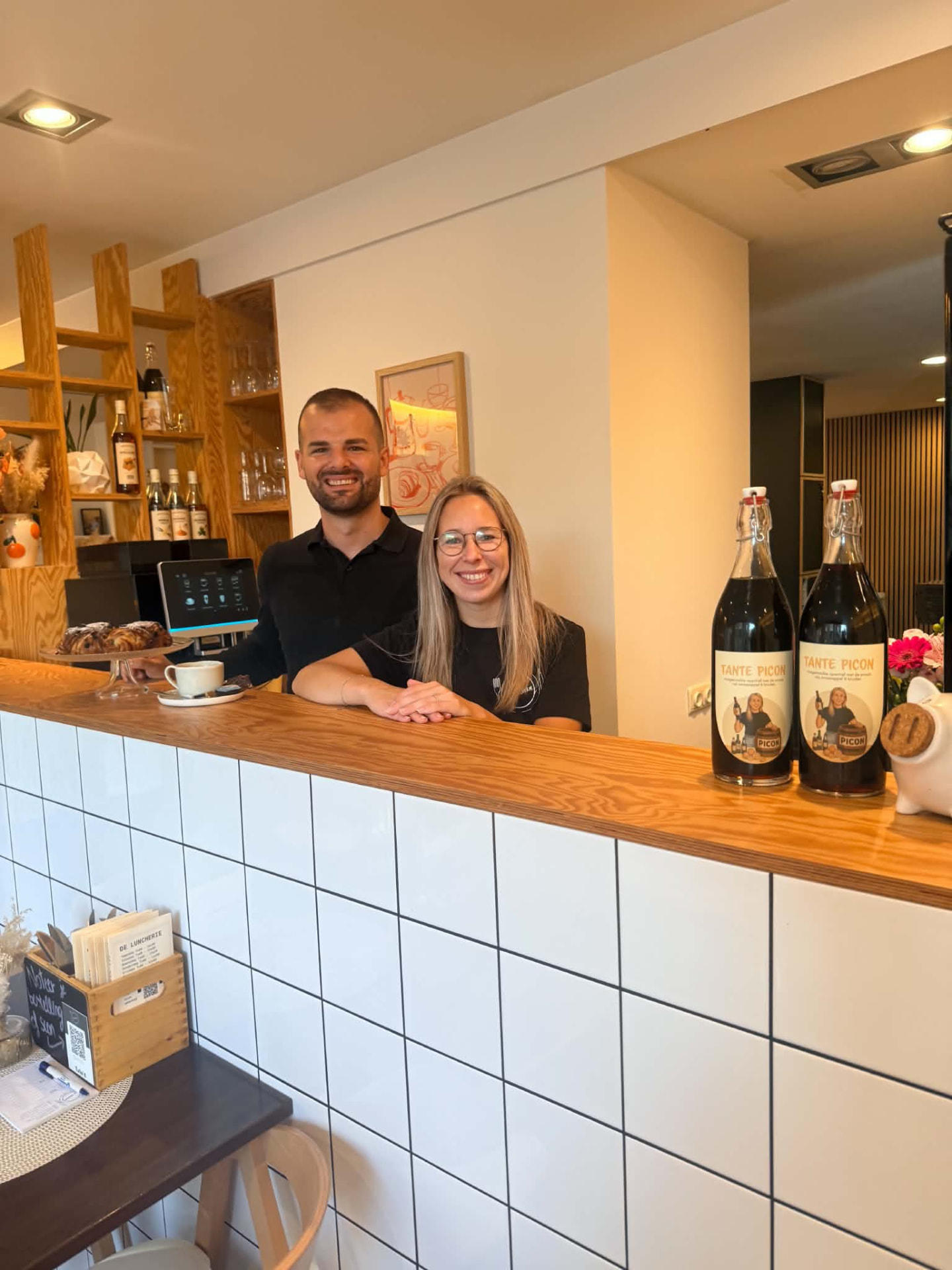 Het team van De Luncherie achter de toog